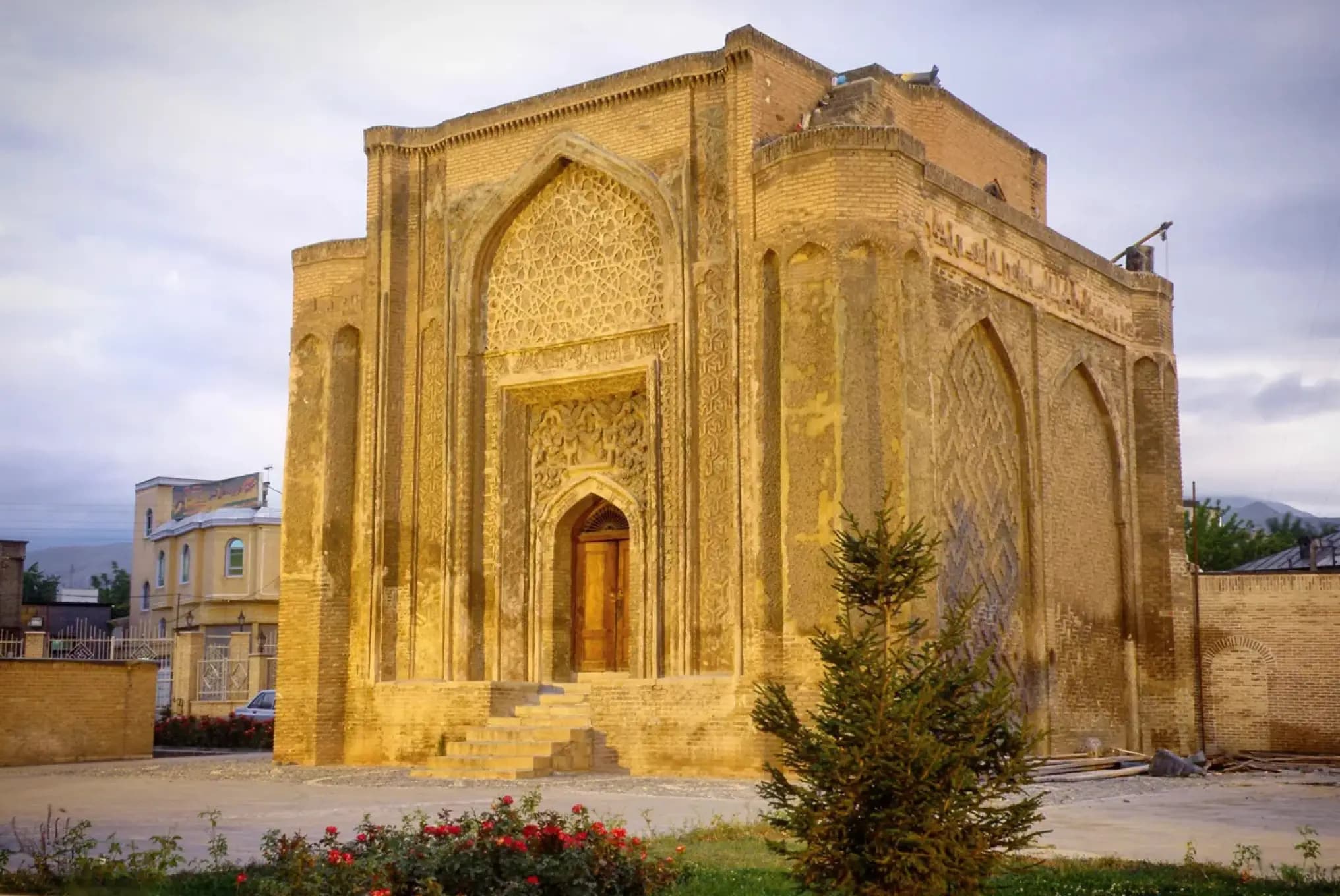 گنبد علویان